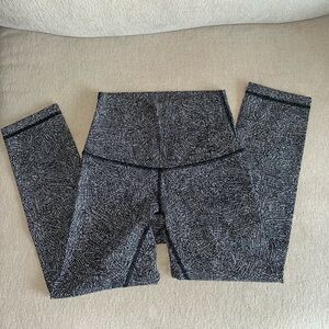 Wunder under 25’ lululemon leggings